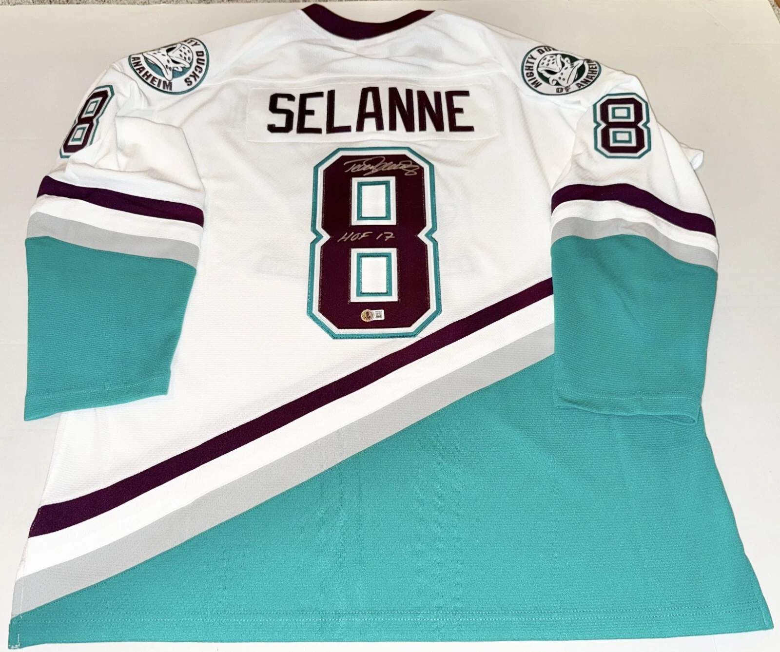 Teemu Selanne signed Mitchell & Ness Anaheim Ducks jersey #2 Beckett Witnessed