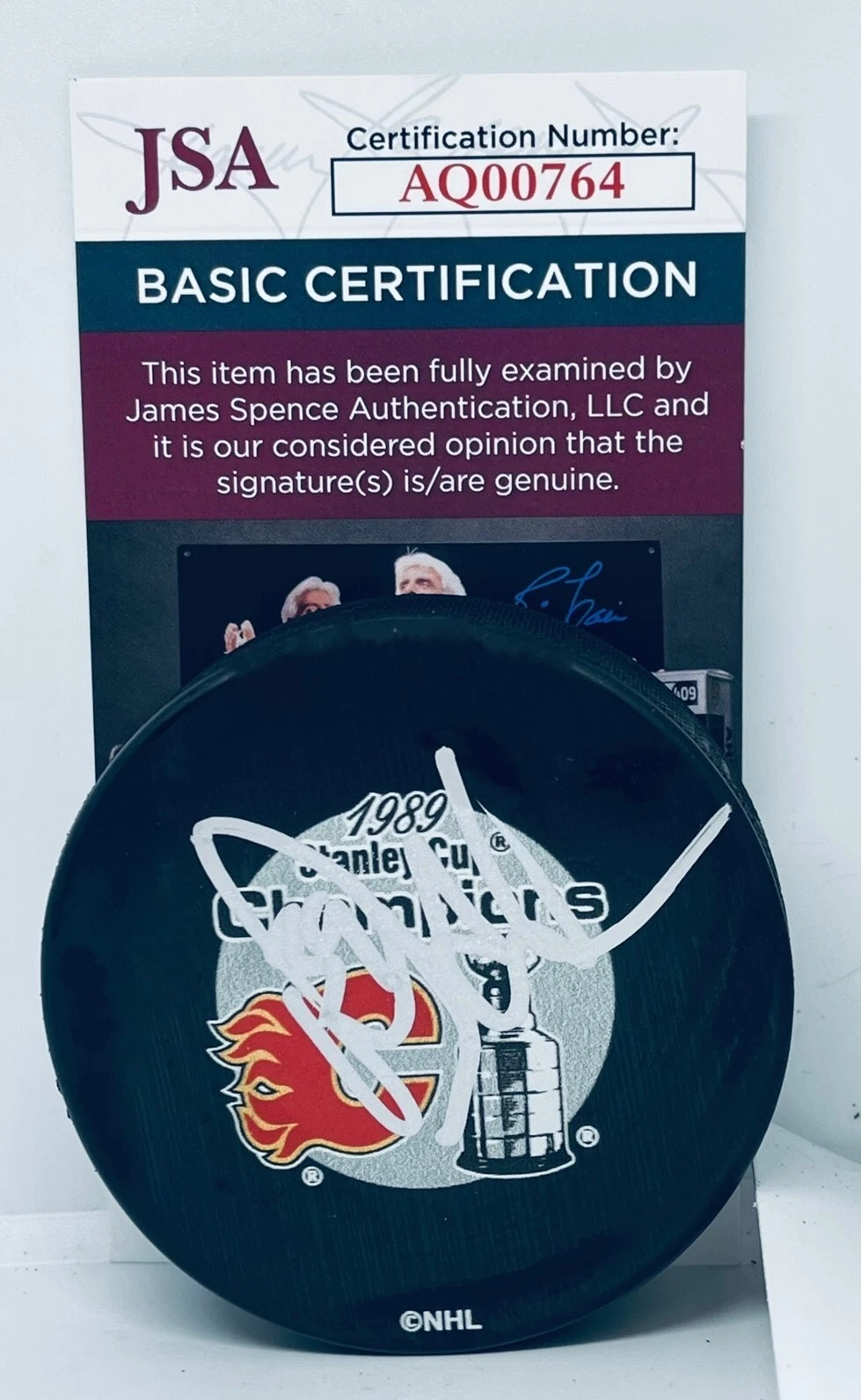 Doug Gilmour signed Calgary Flames 1989 Stanley Cup Champs Puck autographed JSA