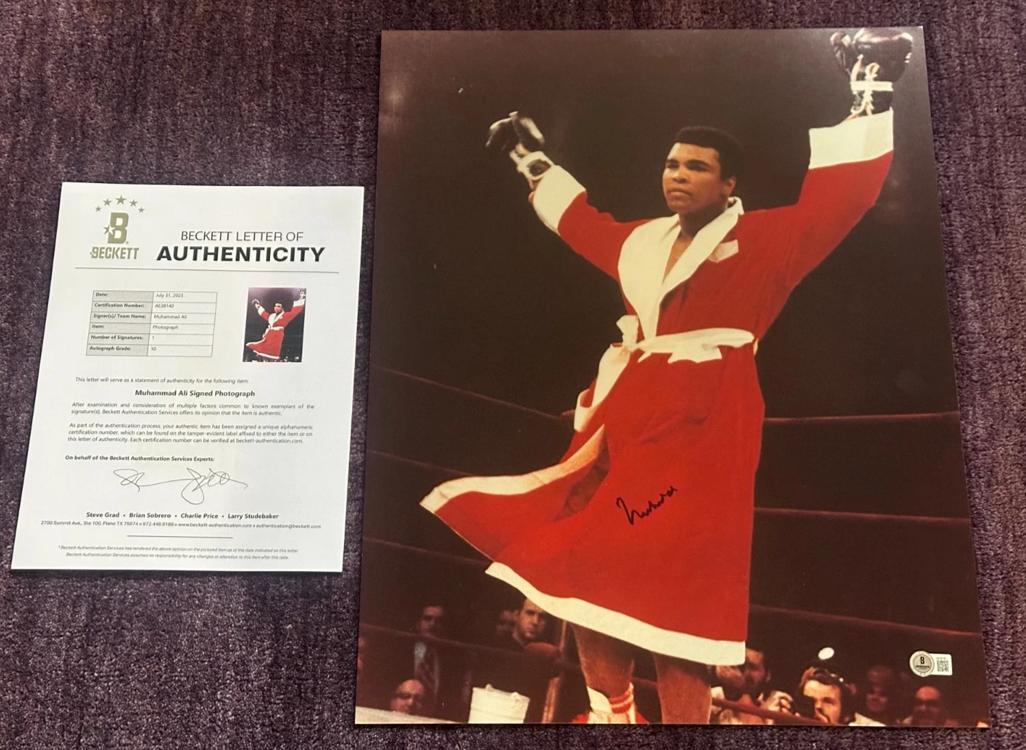 MUHAMMAD ALI Signed 16x20 PHOTO w/ Beckett Authenticated (BAS) LOA Auto 10