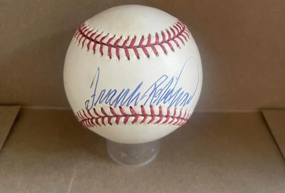 FRANK ROBINSON REDS/ORIOLES SIGNED AUTOGRAPHED M.L. BASEBALL BECKETT AUTH
