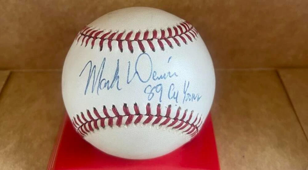 MARK DAVIS 89 MCY YOUNG SIGNED AUTOGRAPHED N.L. BASEBALL BECKETT AUTH