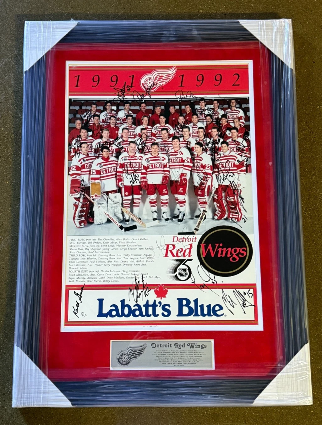 1991/92 DETROIT RED WINGS TEAM SIGNED FRAMED POSTER JSA COA COLLECTIBLE MEMORABILIA