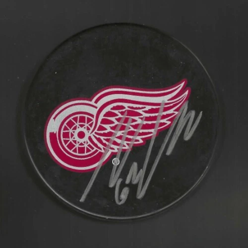 Thomas Vanek Signed Detroit Red Wings Souvenir Puck