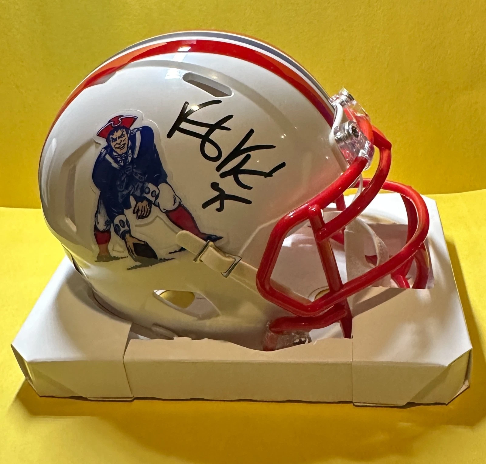 VINCE WILFORK NEW ENGLAND PATRIOTS SIGNED AUTOGRAPHED WHITE MINI HELMET BAS COLLECTIBLE MEMORABILIA