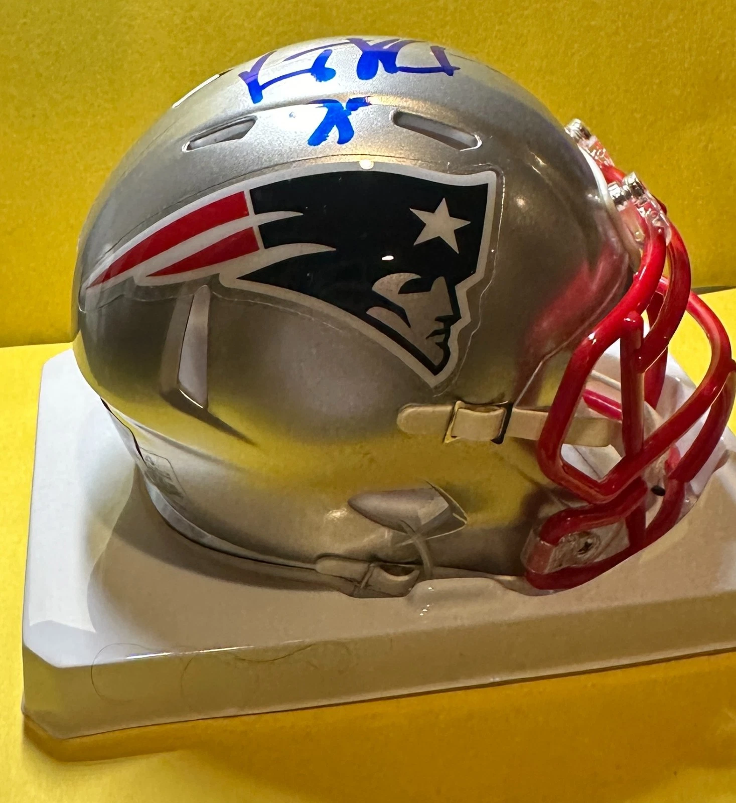 VINCE WILFORK NEW ENGLAND PATRIOTS SIGNED AUTOGRAPHED SILVER MINI HELMET BAS COLLECTIBLE MEMORABILIA