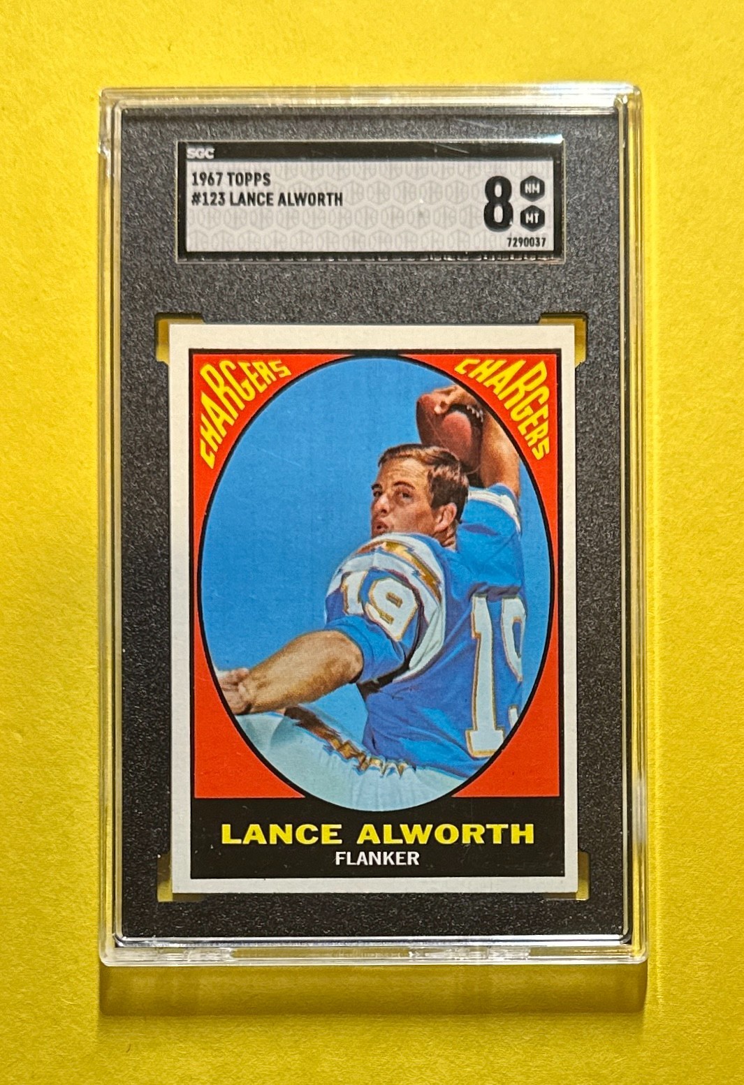 1967 TOPPS LANCE ALWORTH #123 SGC NM MT 8 CHARGERS