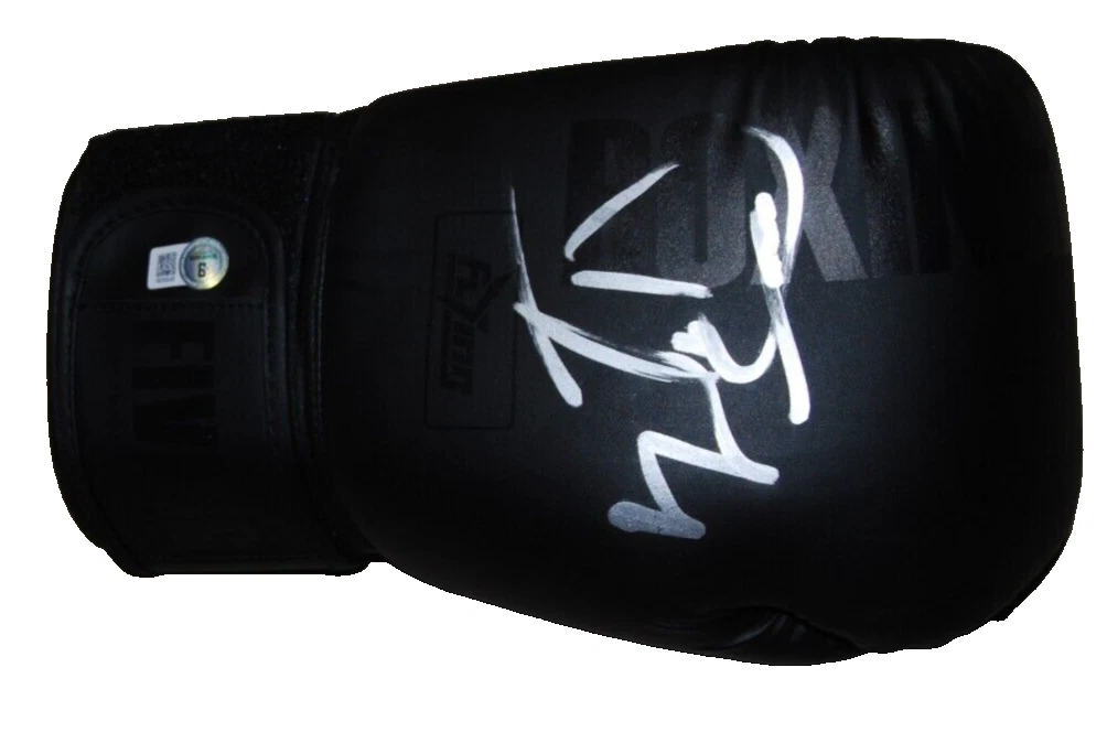 LL COOL J signed (MAMA SAID KNOCK YOU OUT) Black boxing glove BECKETT BP89589