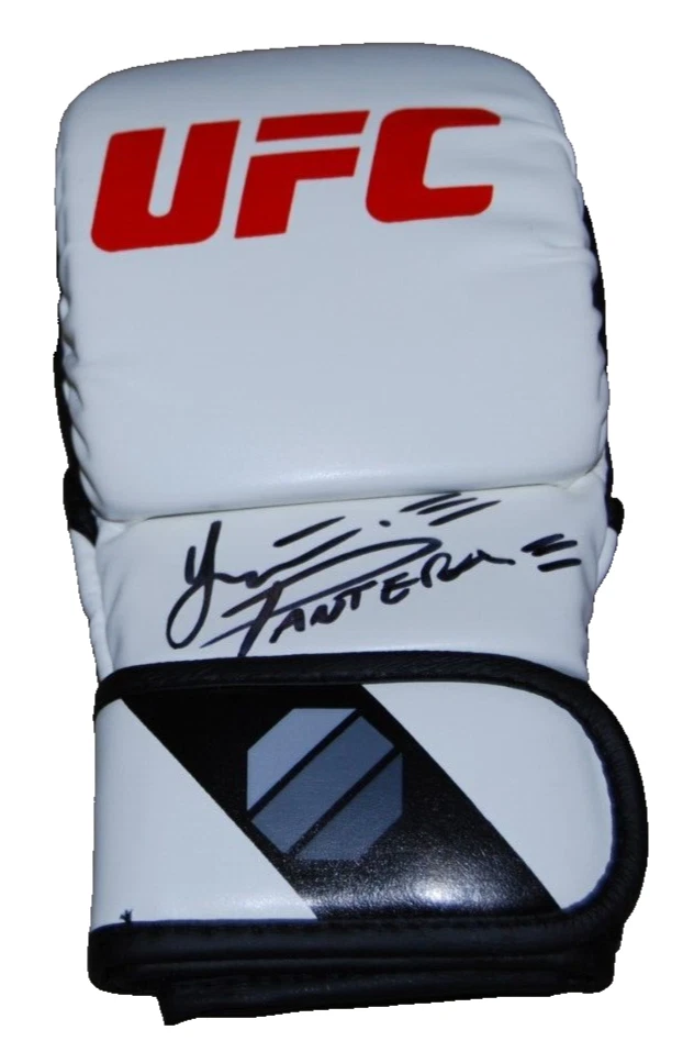YAIR RODRIGUEZ signed (UFC) MMA autographed Fighting glove BECKETT BAS BR25901