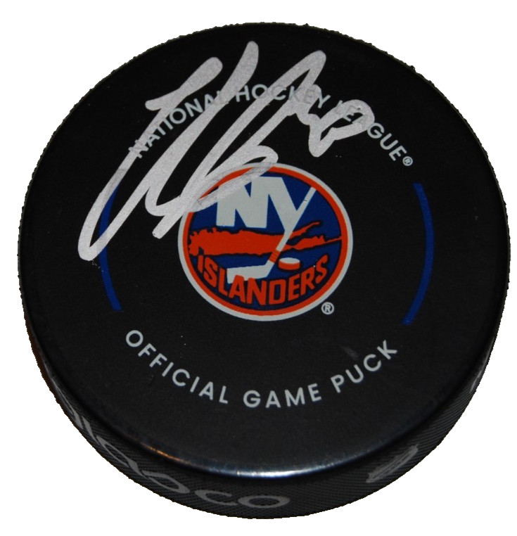 SEMYON VARLAMOV signed (NEW YORK ISLANDERS) Hockey game puck BECKETT BR25950