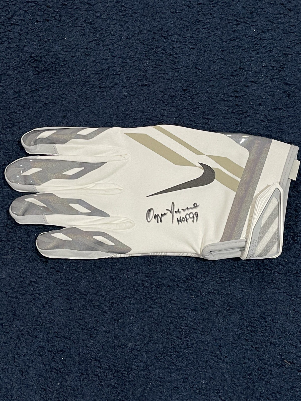 Ozzie Newsome Signed Autographed Nike Football Glove Beckett Browns HoF 99