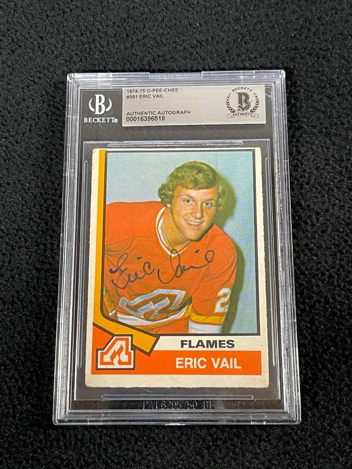 Eric Vail 1974-75 O-Pee-Chee Rookie Hockey Card #391 Beckett Slabbed Flames Thin