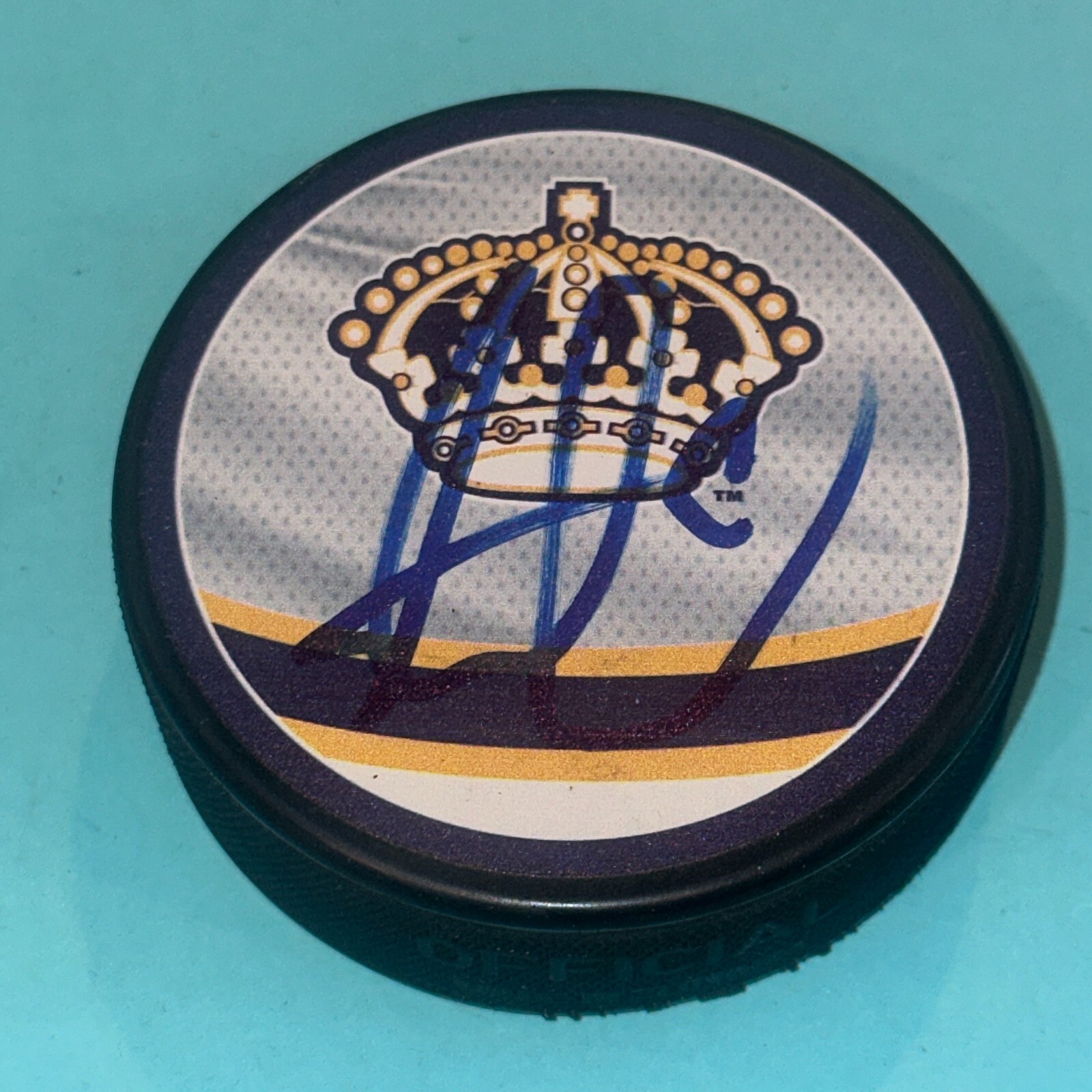 ADRIAN KEMPE Signed L. A. KINGS Reverse Retro Puck Beckett (BAS)