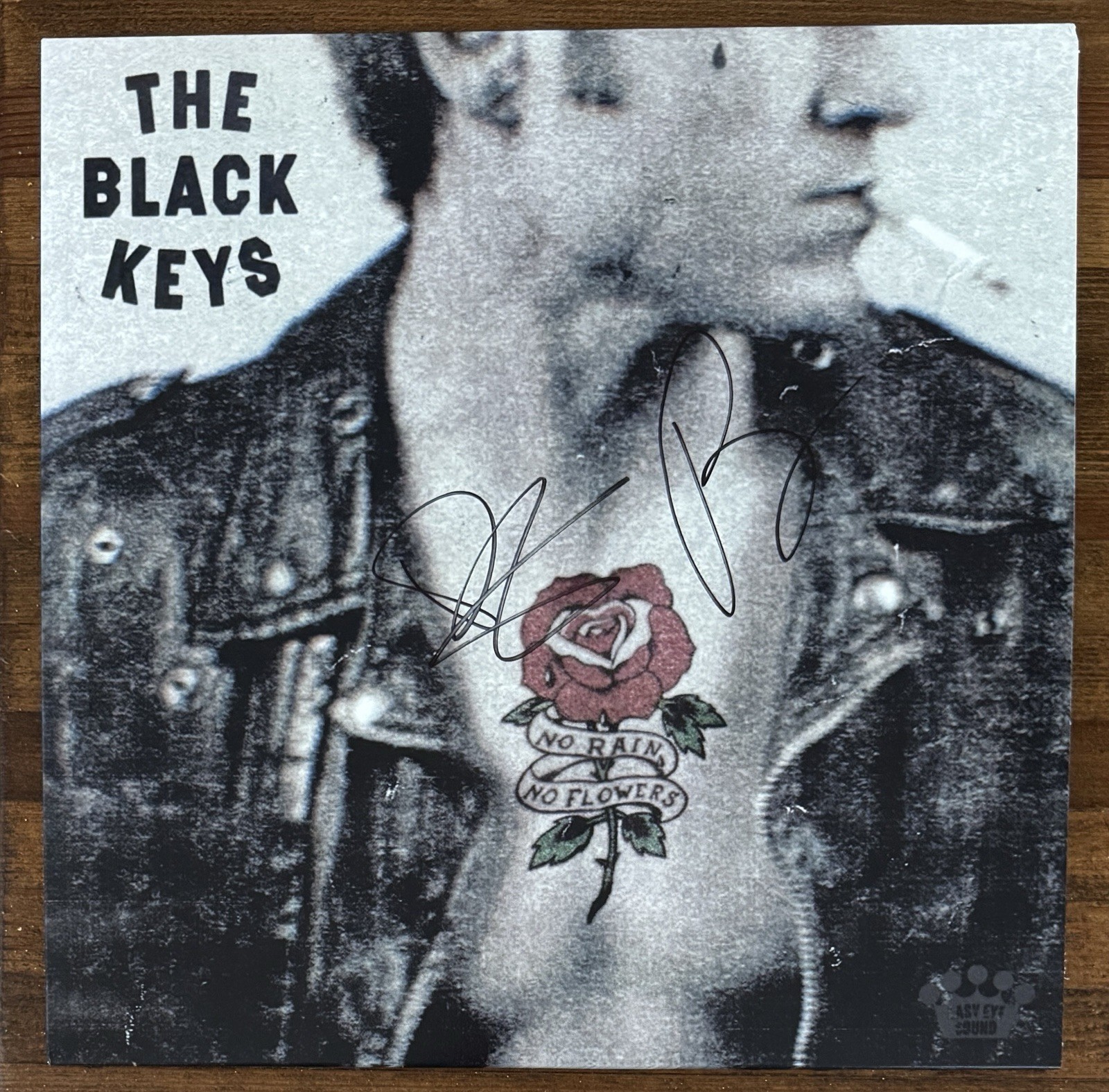 SIGNED The Black Keys No Rain No Flowers Sky Blue Vinyl Cover BAS Beckett COA