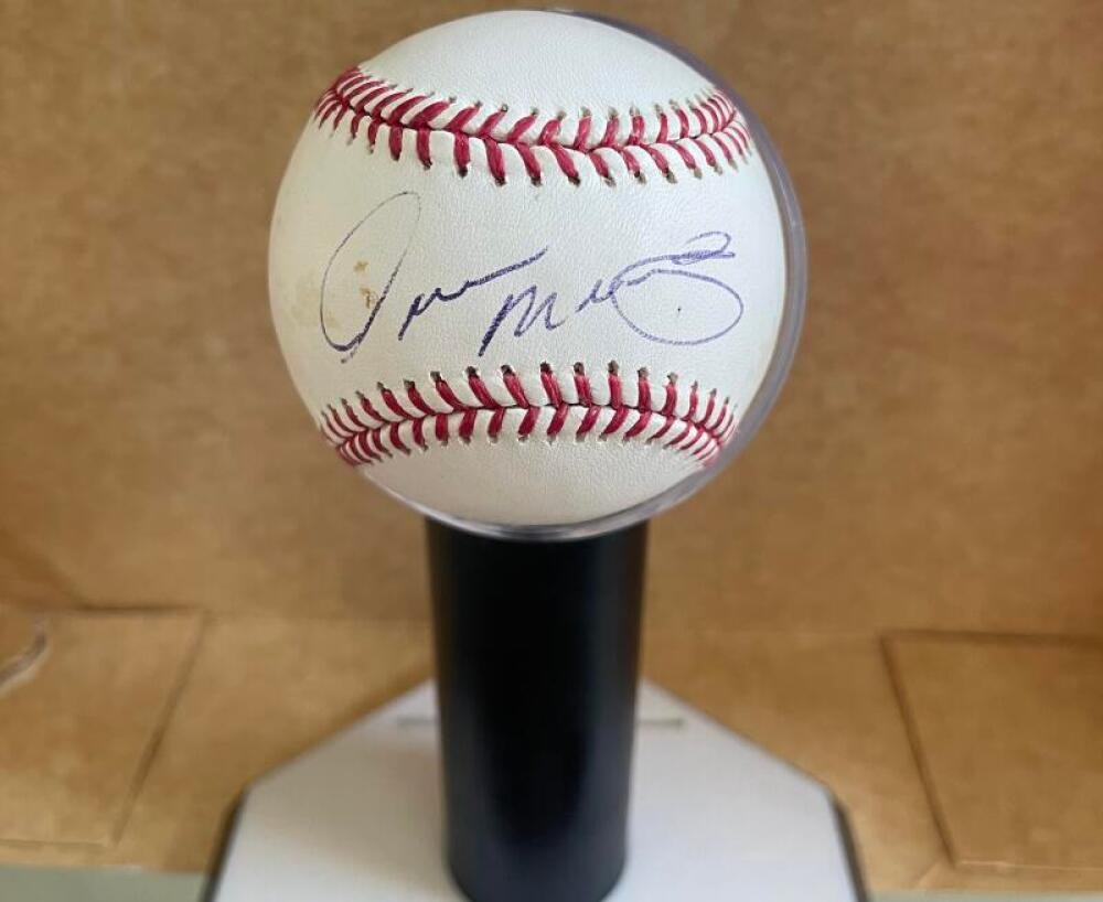 OMAR MINAYA YANKEES/METS GM SIGNED AUTOGRAPHED M.L. BASEBALL BECKETT AUTH