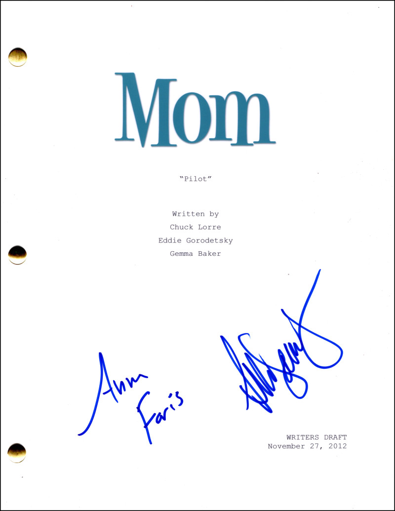 Allison Janney & Anna Faris Signed Autograph Mom Full Pilot Script Screenplay