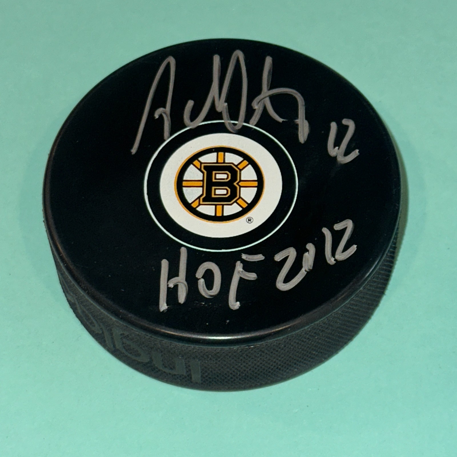 ADAM OATES Signed Boston BRUINS Puck Beckett (BAS) w/ HOF Inscrip