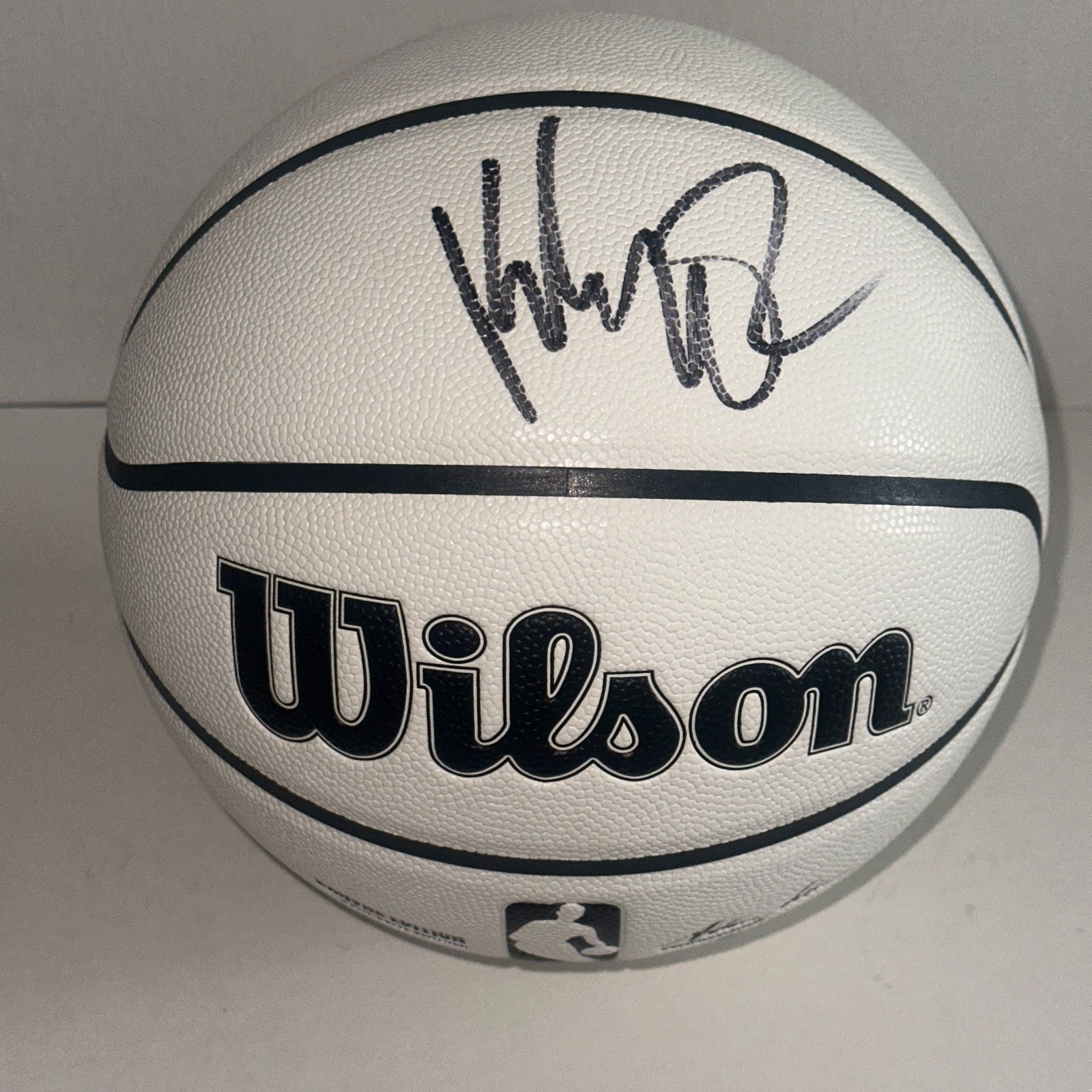 KLAY THOMSPON (Mavericks) Signed WILSON Canvas Edition BASKETBALL Beckett (BAS)