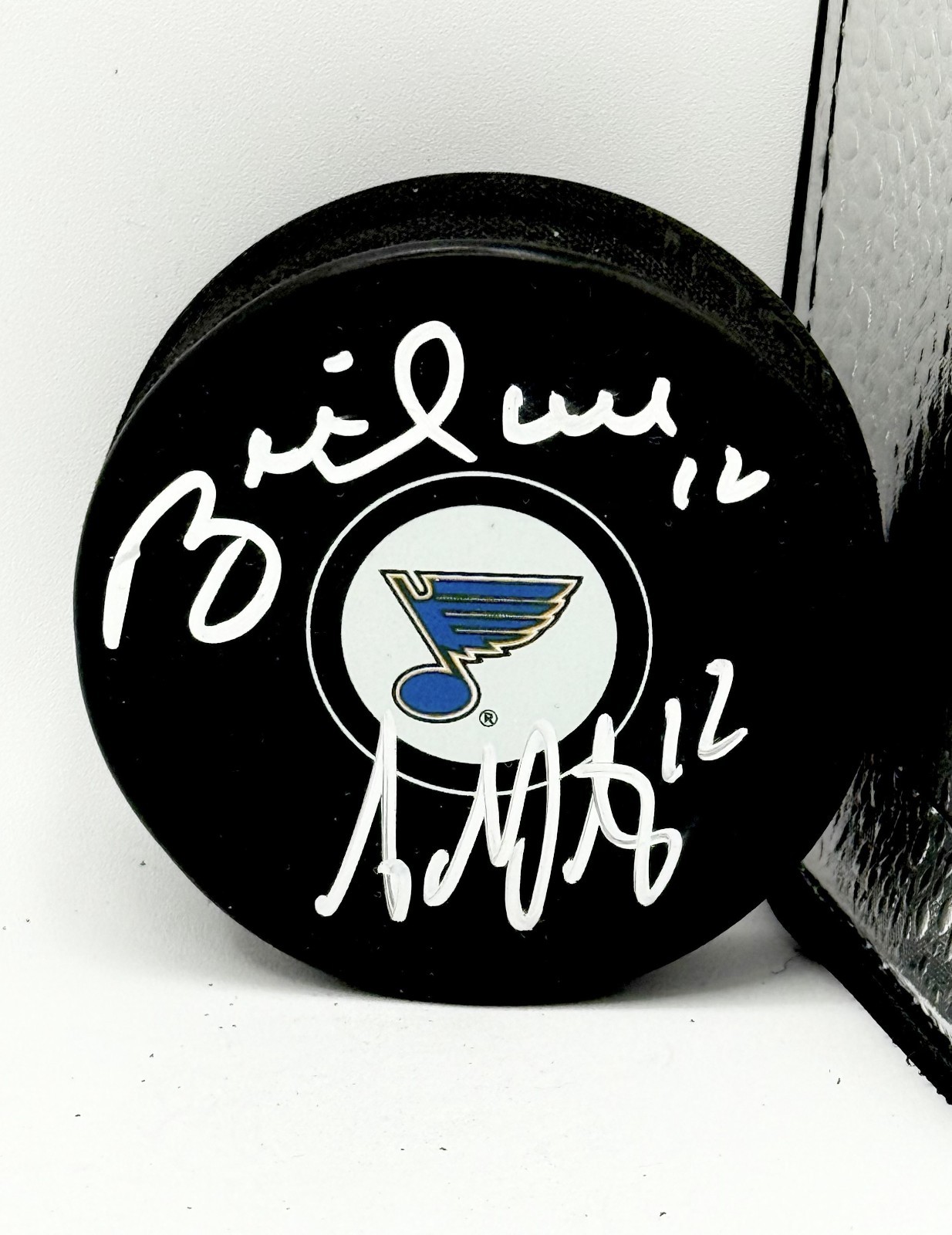 Brett Hull & Adam Oates signed St. Louis Blues Logo Puck Beckett Witnessed