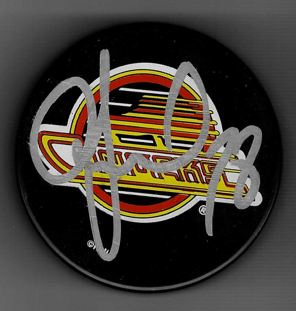 Igor LARIONOV Signed Vancouver CANUCKS Puck