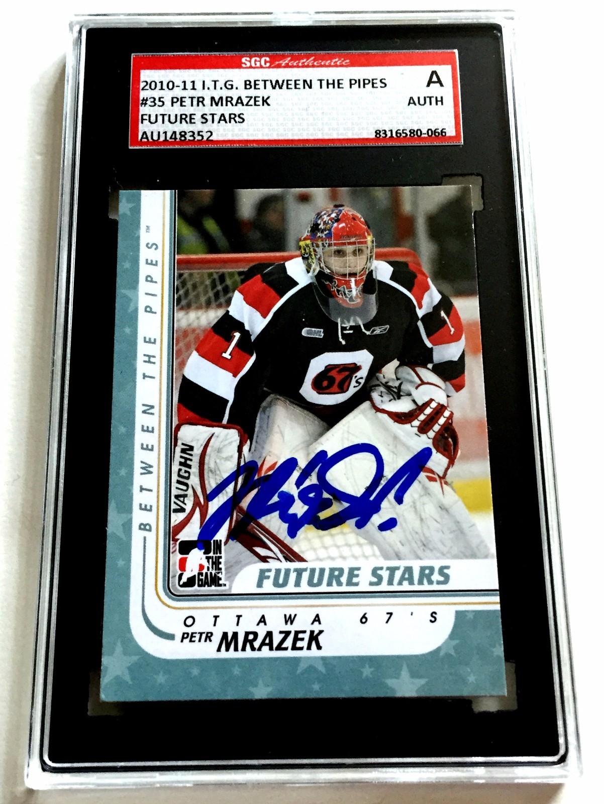 PETR MRAZEK SIGNED 2010/11 BETWEEN THE PIPES CARD #35 SGC AUTHENTICATED