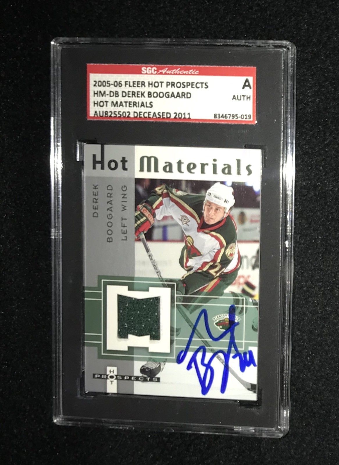 DEREK BOOGAARD SIGNED 2005/06 FLEER HOT PROSPECTS MATERIALS ROOKIE CARD SGC