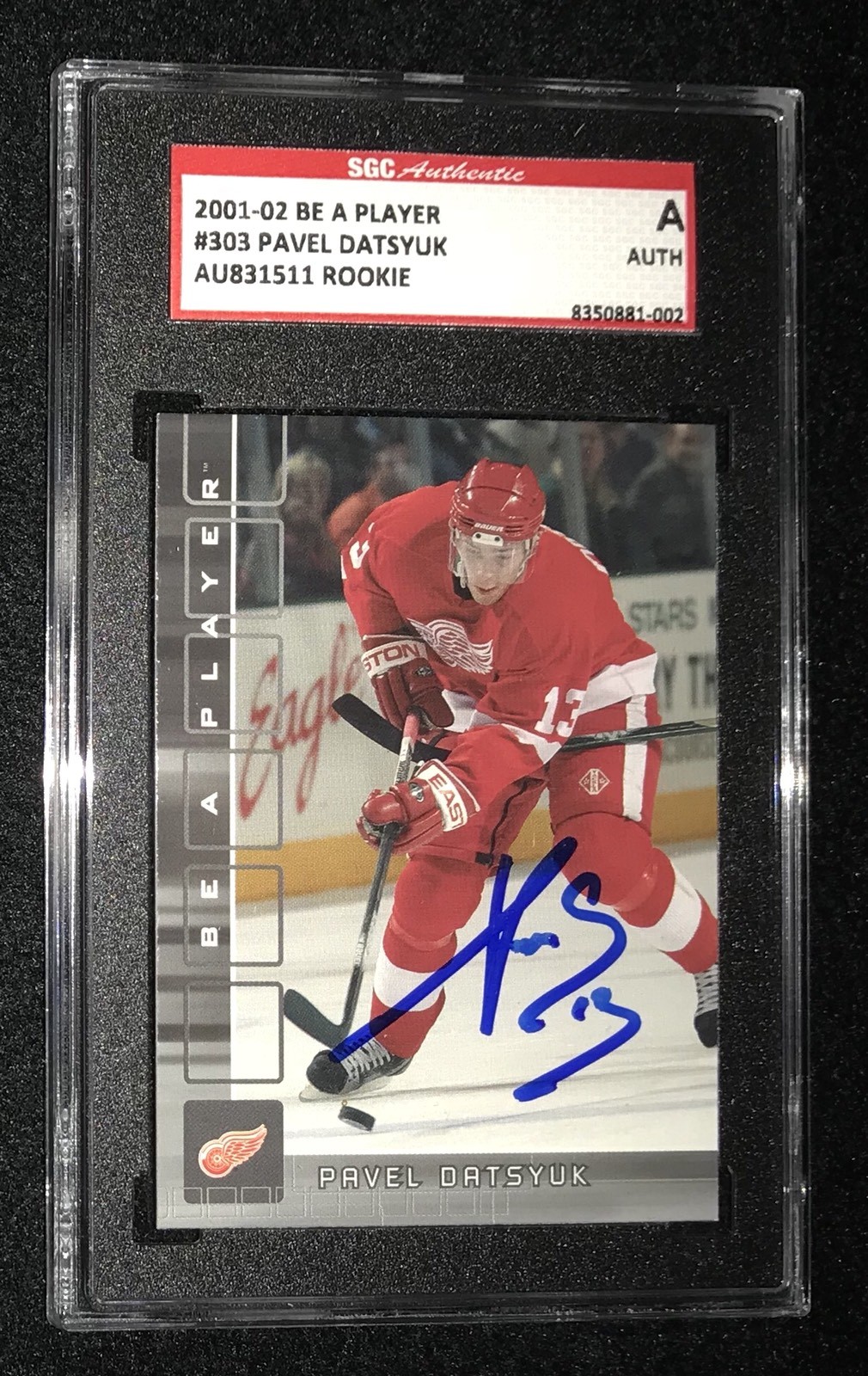 PAVEL DATSYUK SIGNED 2001/02 BE A PLAYER ROOKIE CARD #303 SGC AU831511