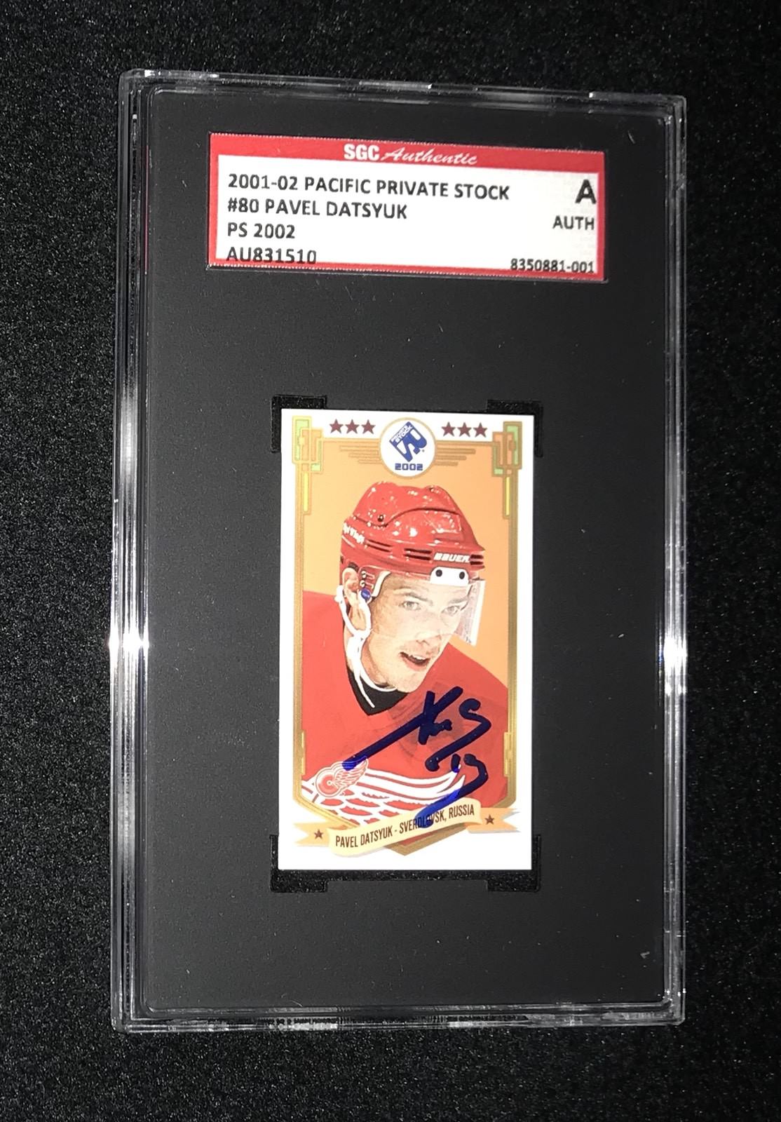 PAVEL DATSYUK SIGNED 2001/02 PACIFIC PRIVATE STOCK PS-200 ROOKIE CARD #80 SGC