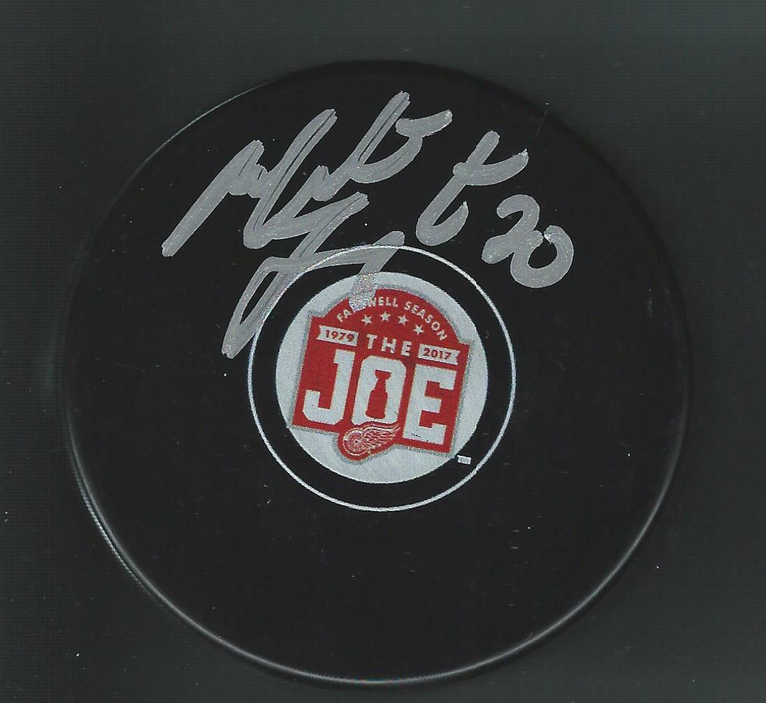 Martin Lapointe Signed Detroit Red Wings Joe Louis Arena Farewell Season Puck