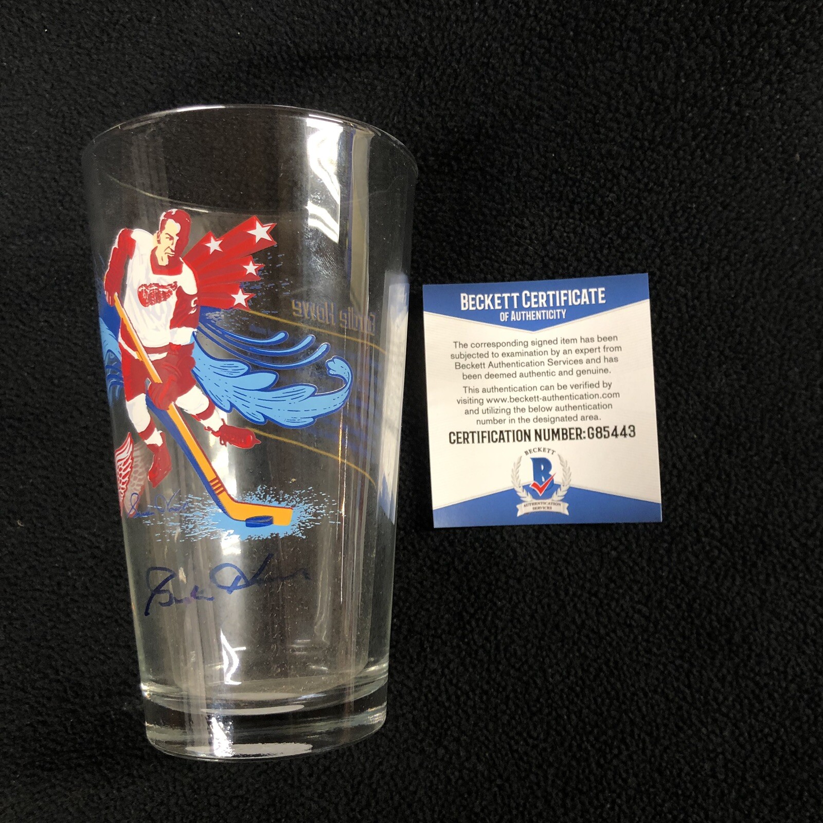 Gordie Howe Signed Vintage Detroit Red Wings Pint Glass Beckett COA