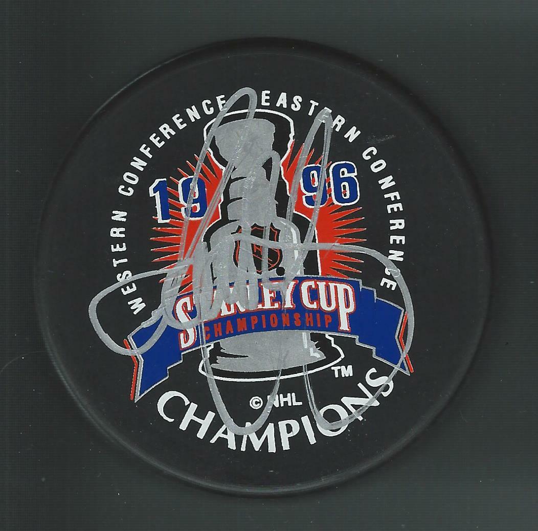 Scott Young Signed Colorado Avalanche 1996 Stanley Cup Champions Logo Puck