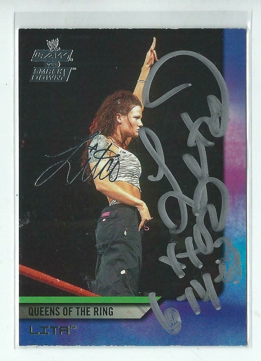 Lita Signed 2002 Fleer Queens Of The Ring Card #68 WWF WWE RAW Smack Down