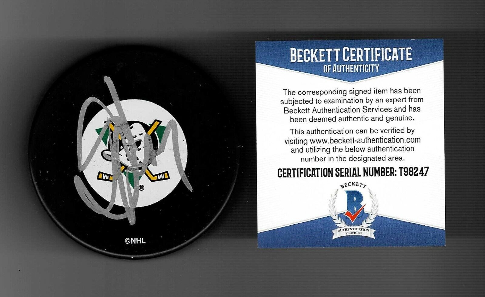Scott Niedermayer Signed Anaheim Mighty Ducks Puck Beckett COA