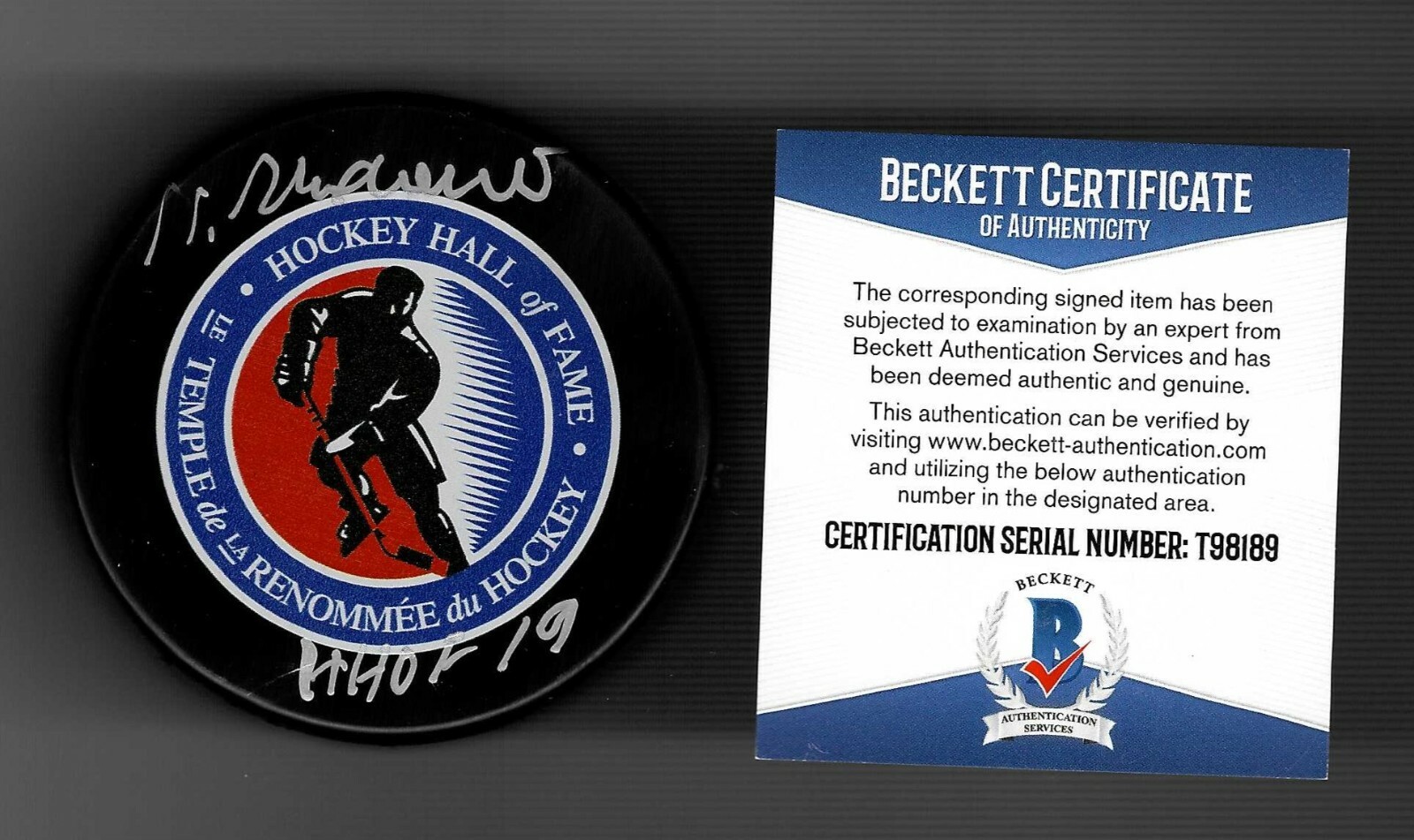 Vaclav Nedomansky Signed Hockey Hall Of Fame Puck Beckett COA HOF Red Wings