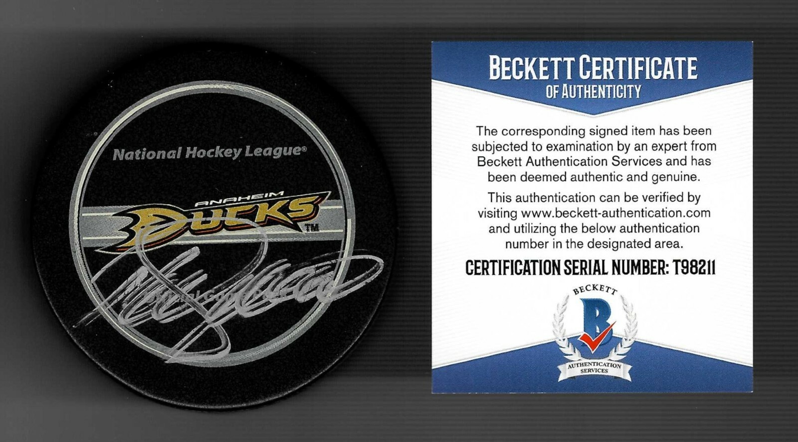 Teemu Selanne Signed Anaheim Ducks Official Game Puck Beckett COA