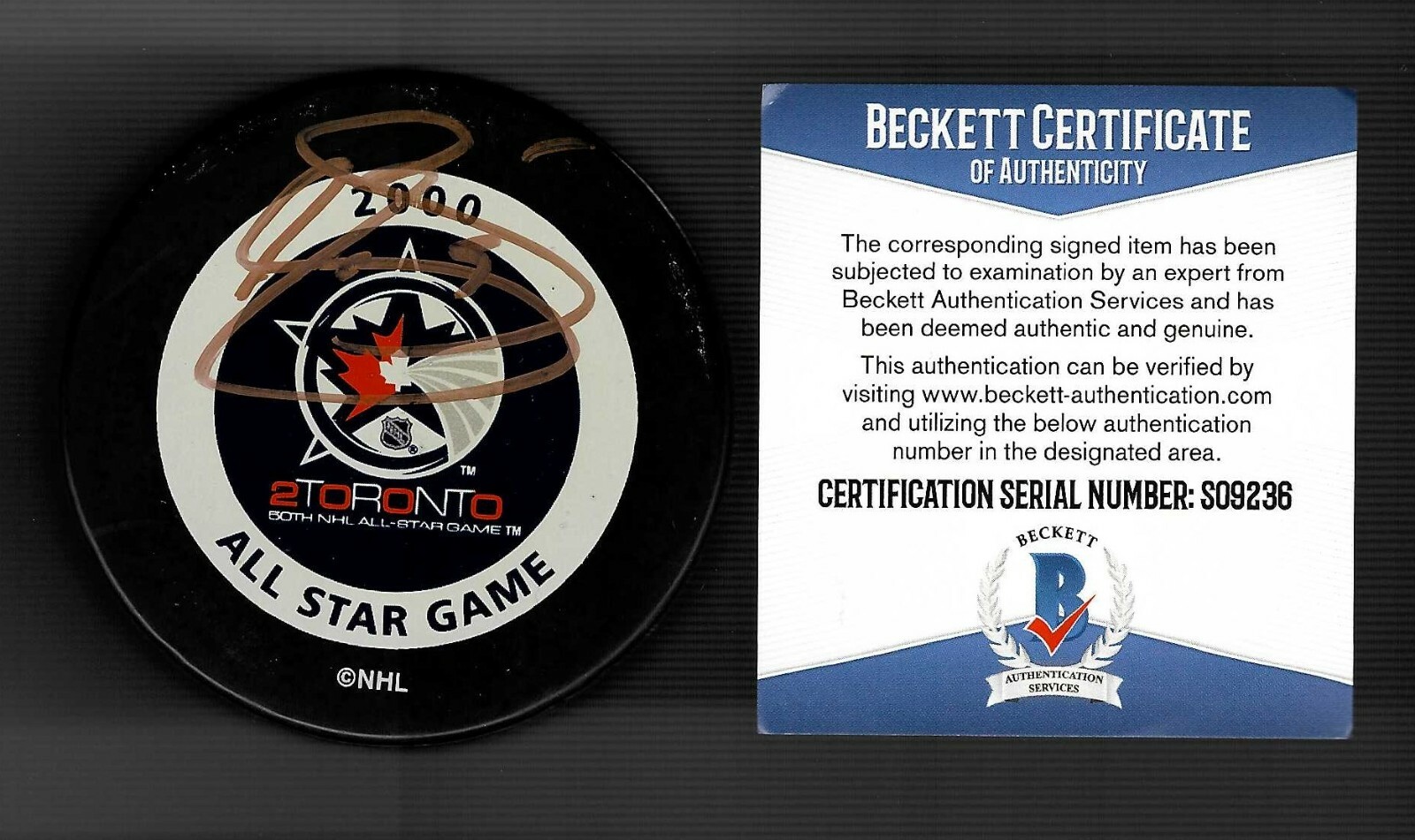Joe Sakic Signed Colorado Avalanche 2000 All Star Official Game Puck Beckett COA