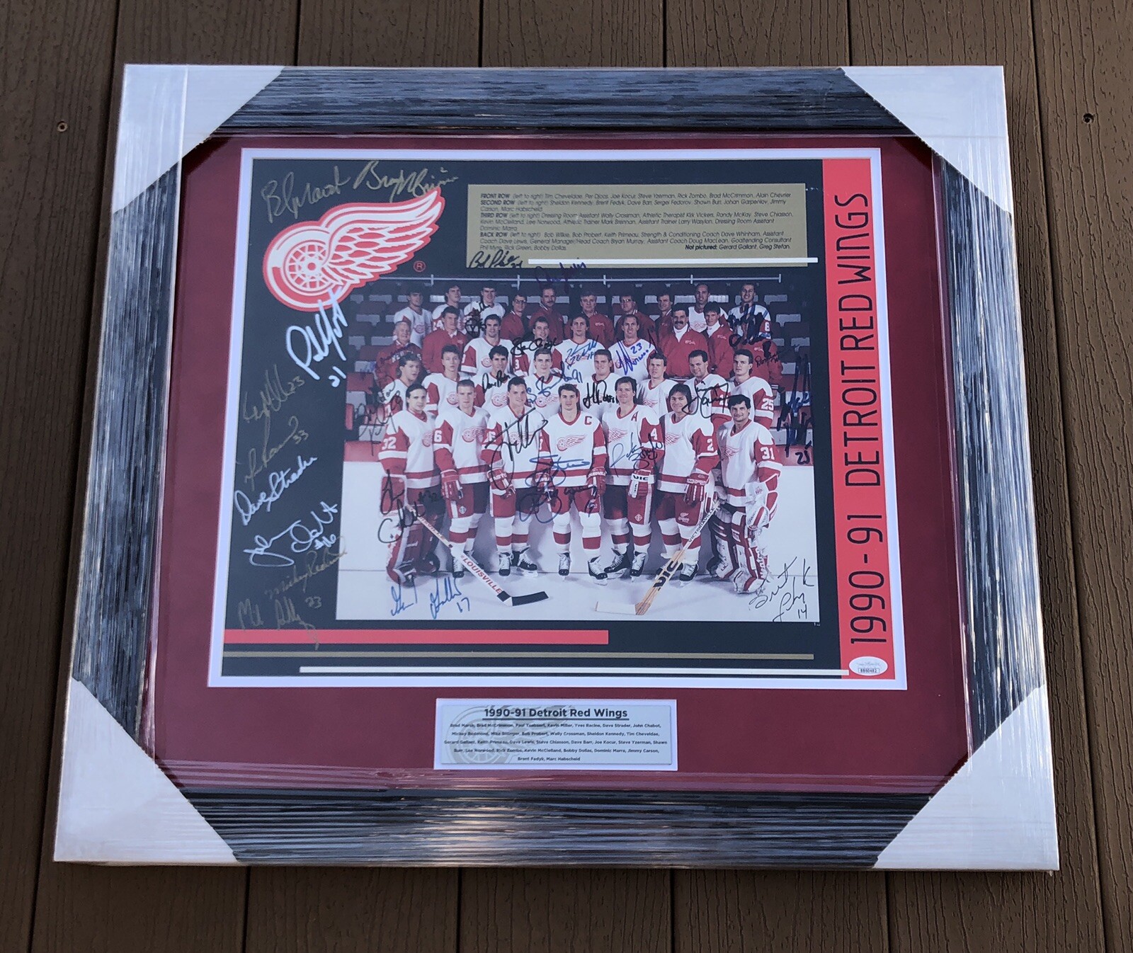 1990-91 DETROIT RED WINGS FRAMED & MATTED POSTER TEAM SIGNED BY 29 JSA COA COLLECTIBLE MEMORABILIA