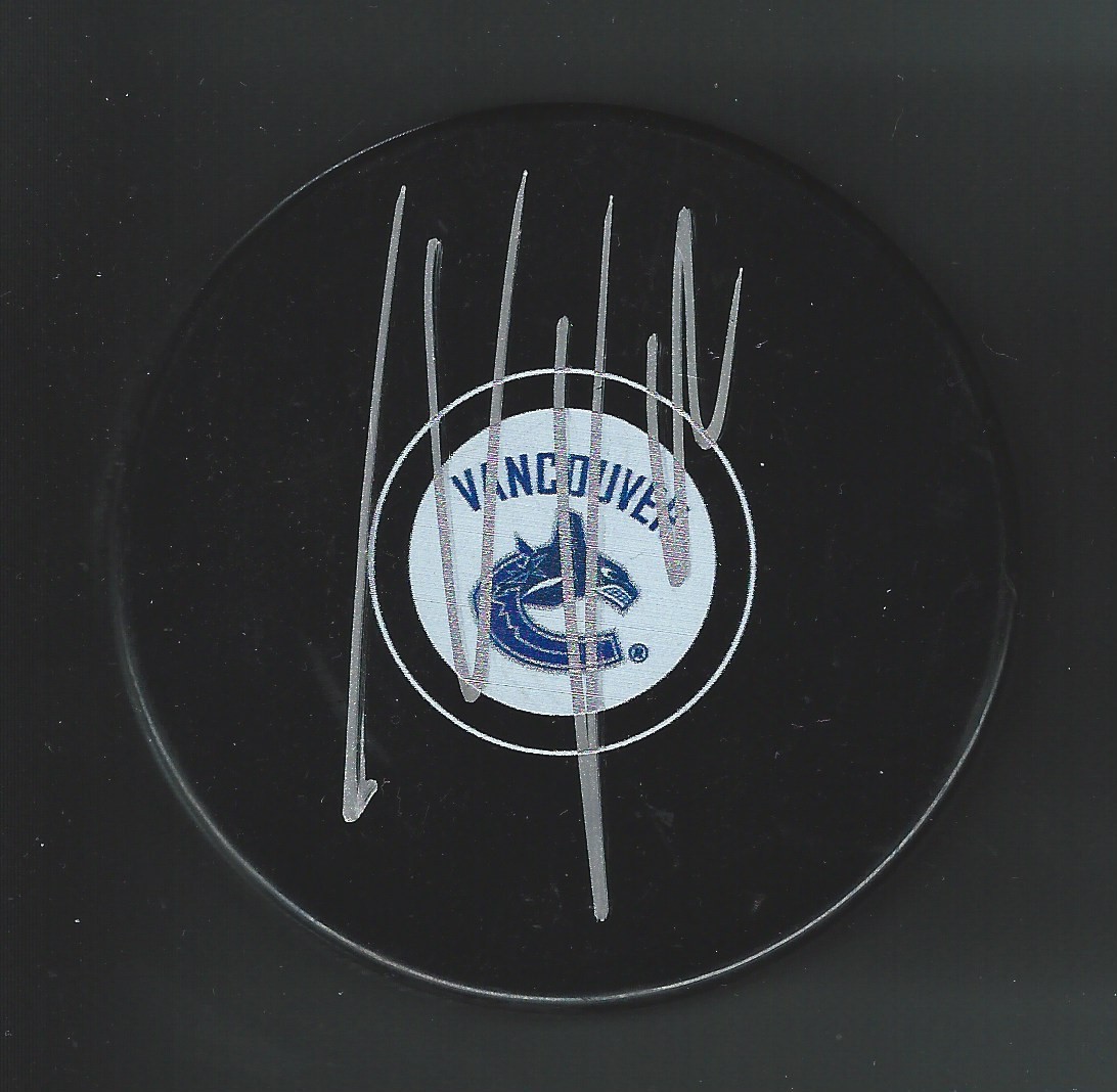 Thomas Vanek Signed Vancouver Canucks Puck Detroit Red Wings