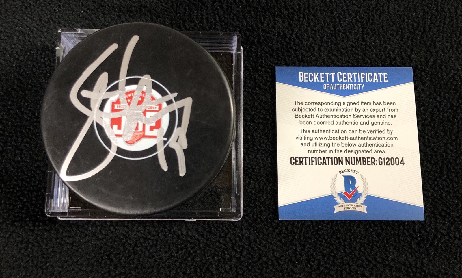 Steve Yzerman Signed Detroit Red Wings Joe Louis Arena Farewell Puck Beckett COA
