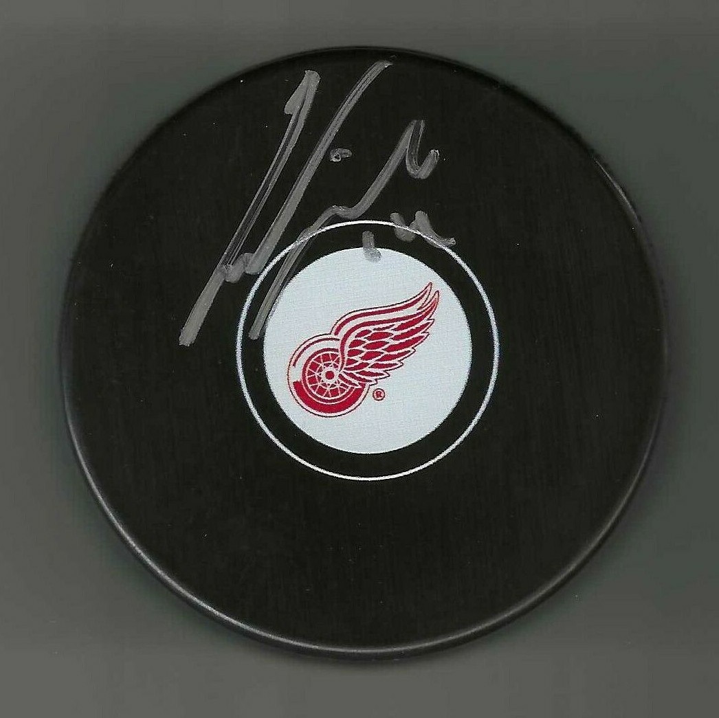 Gustav Nyquist Signed Detroit Red Wings Puck Signed In Silver