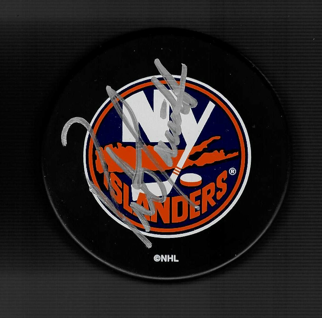 Peter Laviolette Signed New York Islanders Souvenir Puck