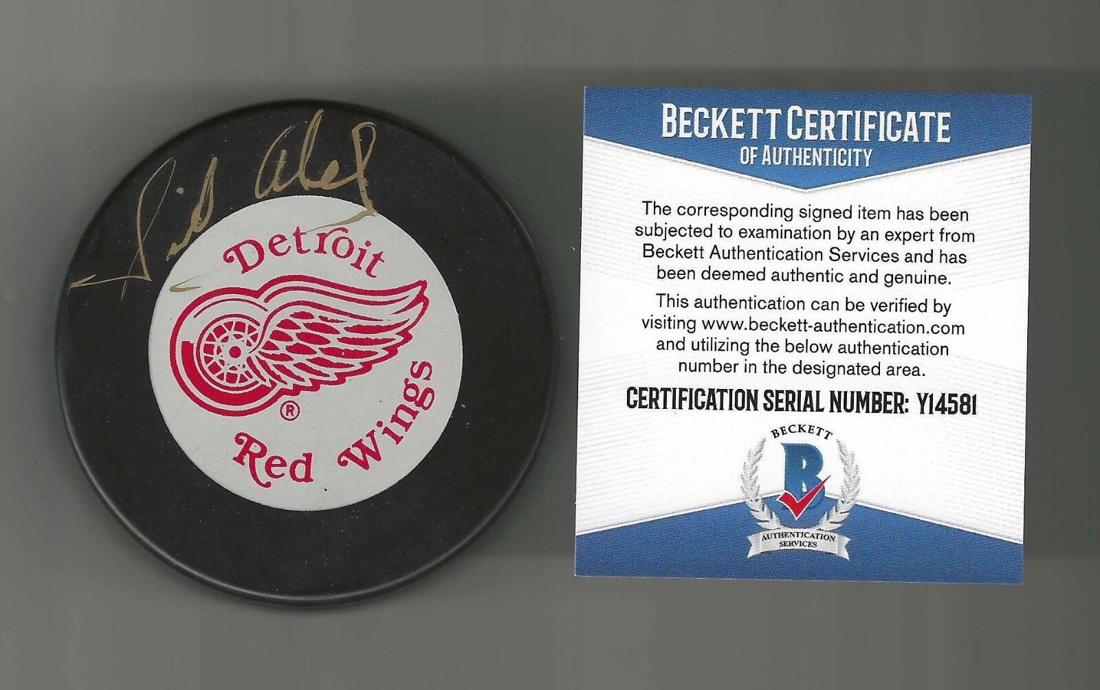 Sid Abel Signed Detroit Red Wings In Glas Go Puck Beckett COA Signed In Gold
