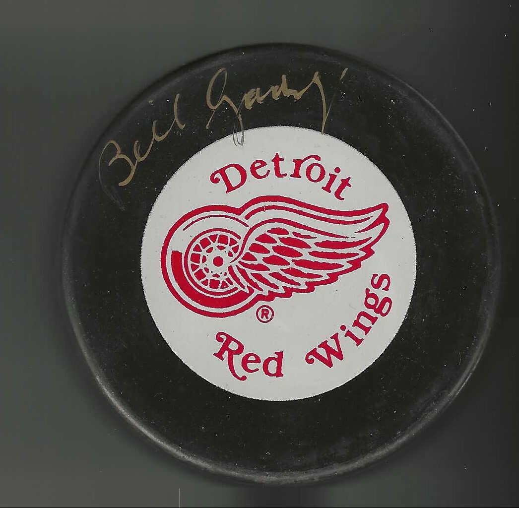 Bill Gadsby Signed Detroit Red Wings In Glas Co Puck