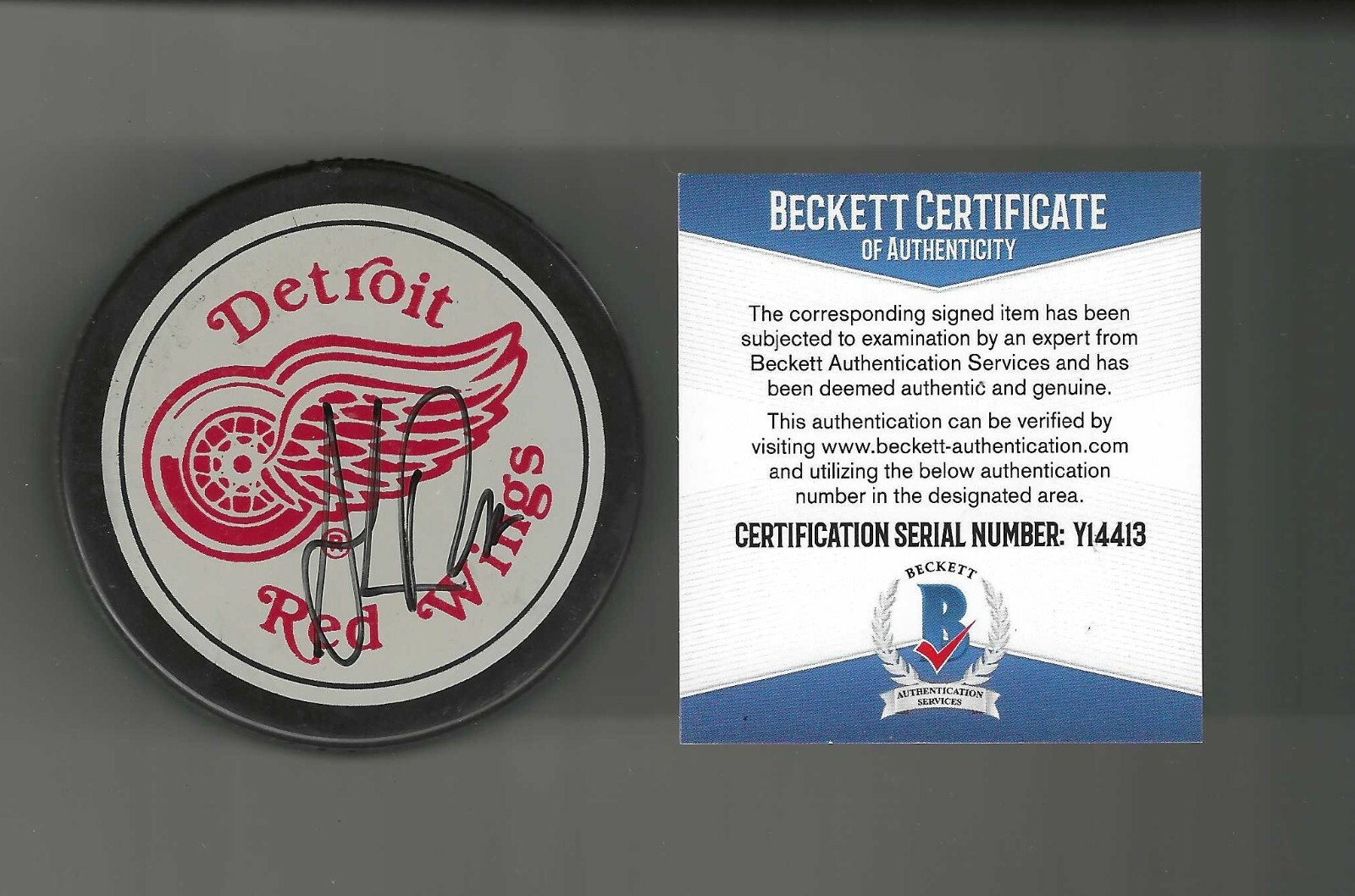Shawn Burr Signed Detroit Red Wings Souevnir Puck Beckett COA
