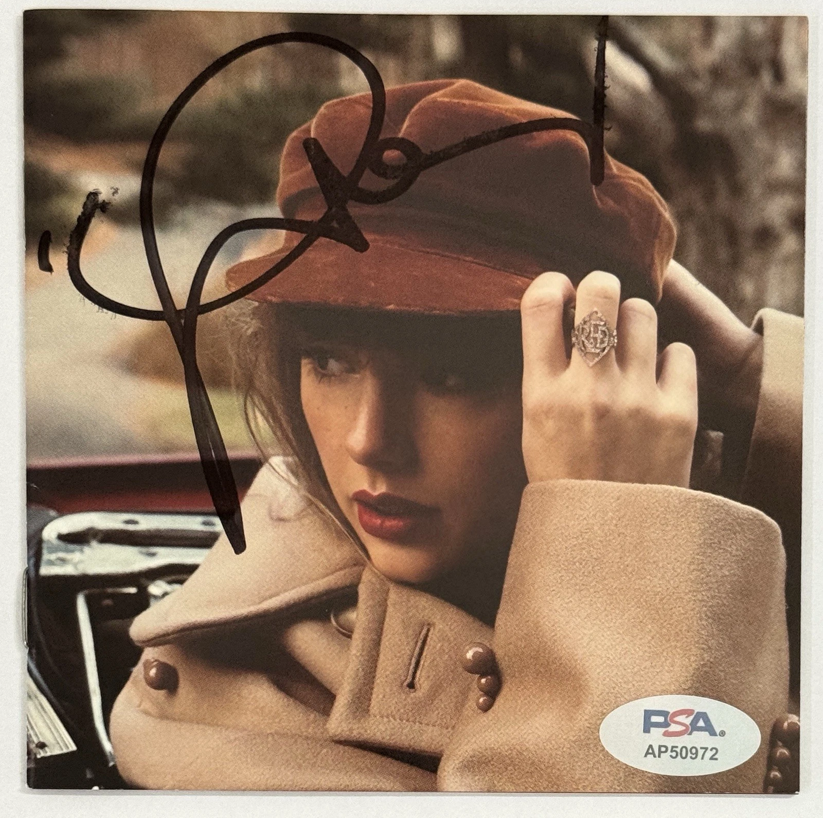 TAYLOR SWIFT Red TV SIGNED RARE LONG SIGNATURE Cover Book & CD PSA DNA Certified