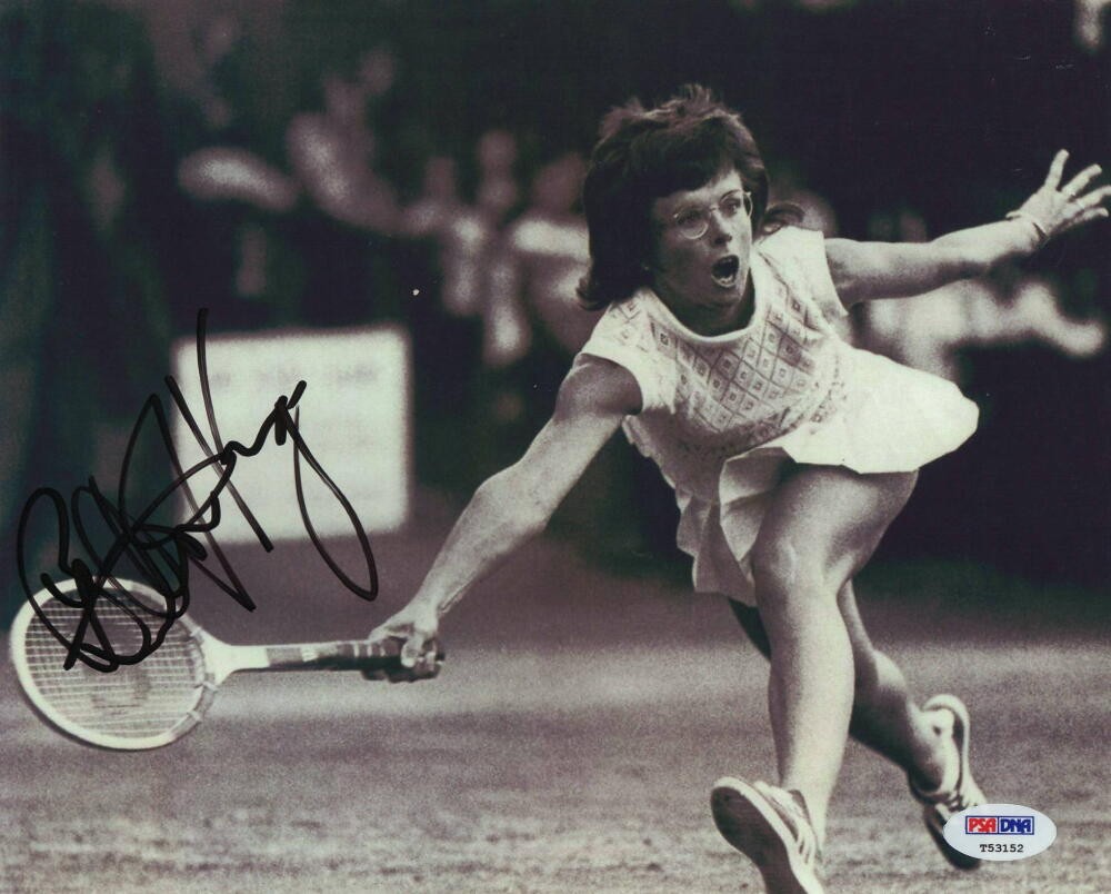 BILLIE JEAN KING SIGNED AUTOGRAPH 8x10 PHOTO - WIMBLEDON CHAMPION, LEGEND! PSA