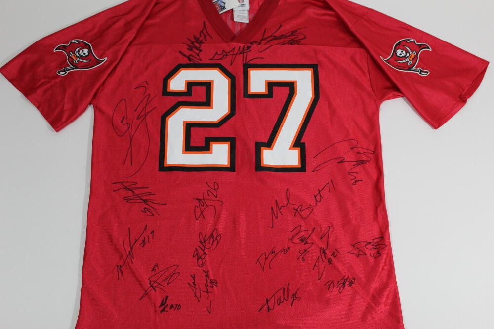 TAMPA BAY BUCCANEERS TEAM SIGNED SIGNED AUTOGRAPH FOOTBALL JERSEY - BUCS PSA
