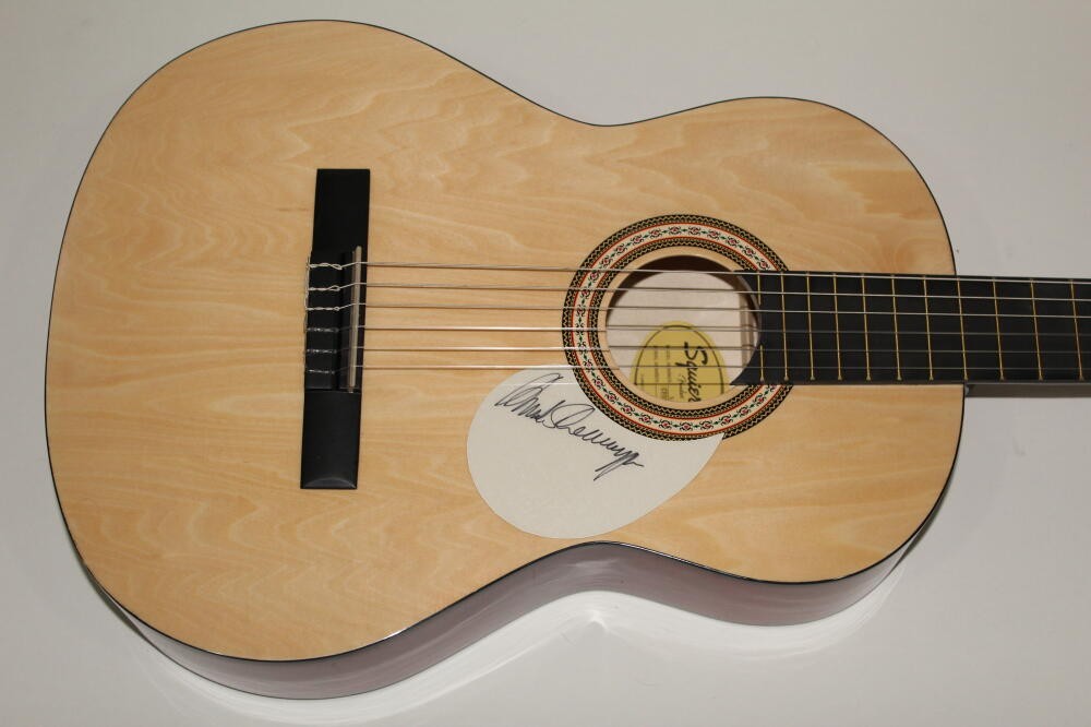 ARNOLD SCHWARZENEGGER SIGNED AUTOGRAPH FENDER ACOUSTIC GUITAR - TERMINATOR JSA
