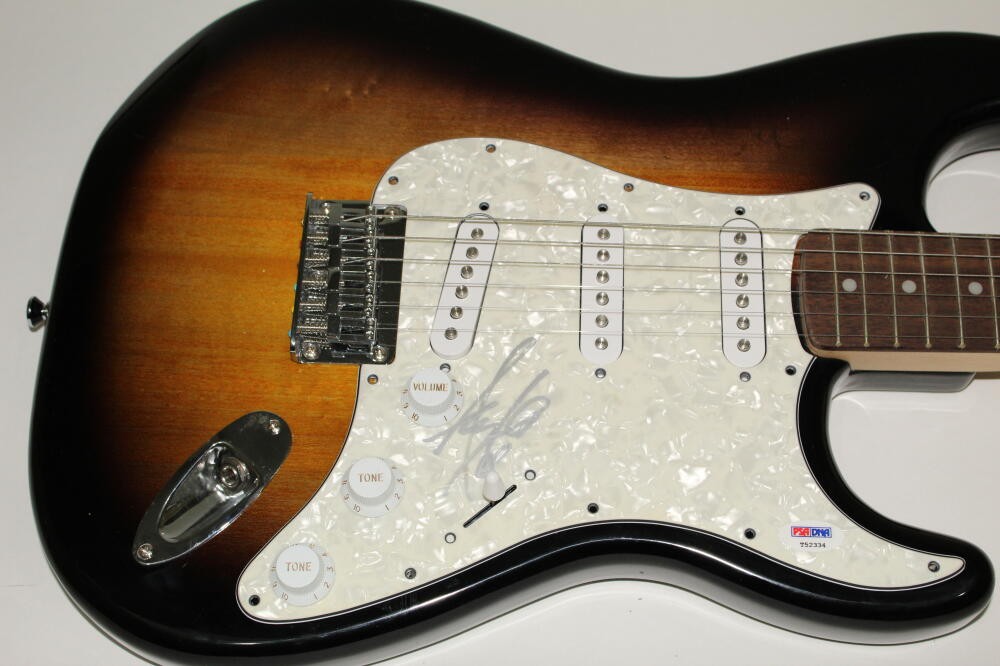 AMY LEE SIGNED AUTOGRAPH FENDER BRAND ELECTRIC GUITAR EVANESCENCE BABE RARE PSA