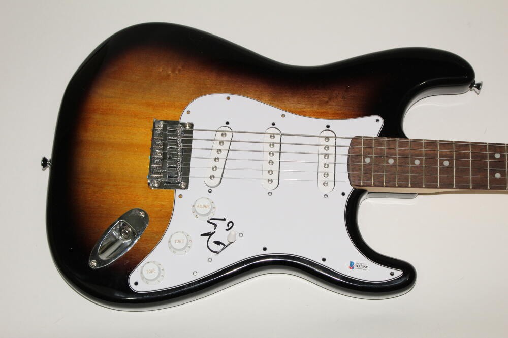 LIN MANUEL MIRANDA SIGNED AUTOGRAPH FENDER ELECTRIC GUITAR - IN THE HEIGHTS BAS