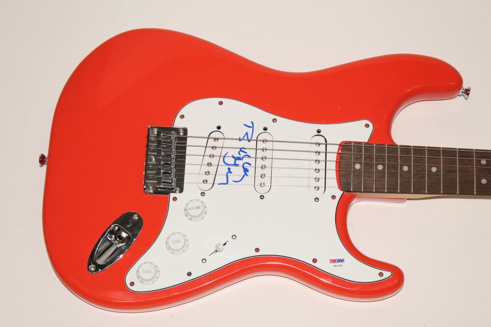 BUDDY GUY SIGNED AUTOGRAPH FENDER BRAND ELECTRIC GUITAR - BLUES LEGEND PSA